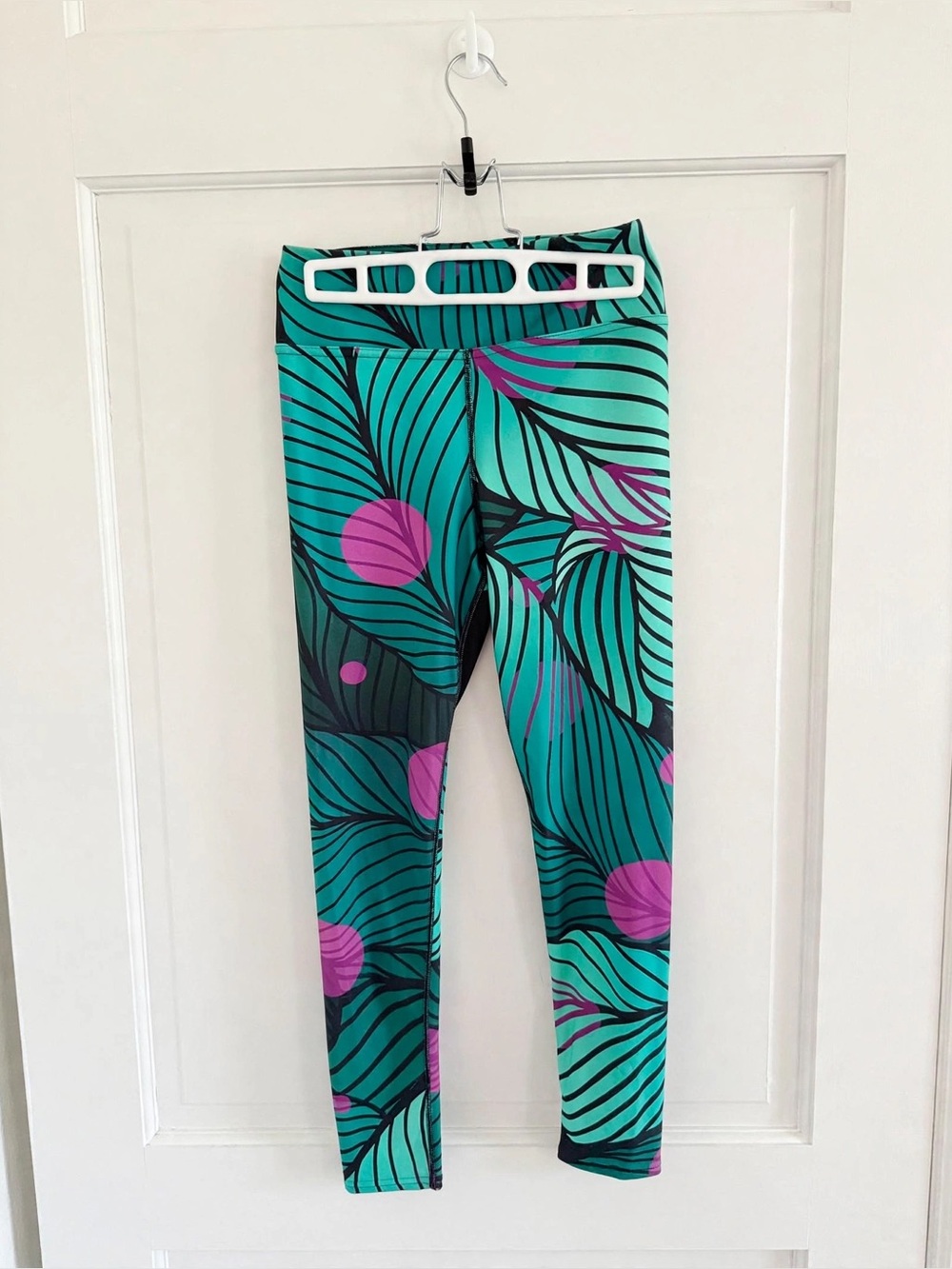 LOONEY LEGS of LONDON Women’s Teal & Purple Tropical Print Leggings